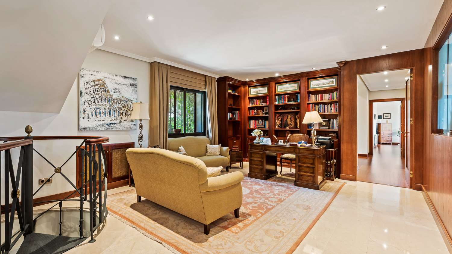 For sale 5 bedroom villa, in the heart of the Golf Valley, in Nueva Andalucia. Marbella.