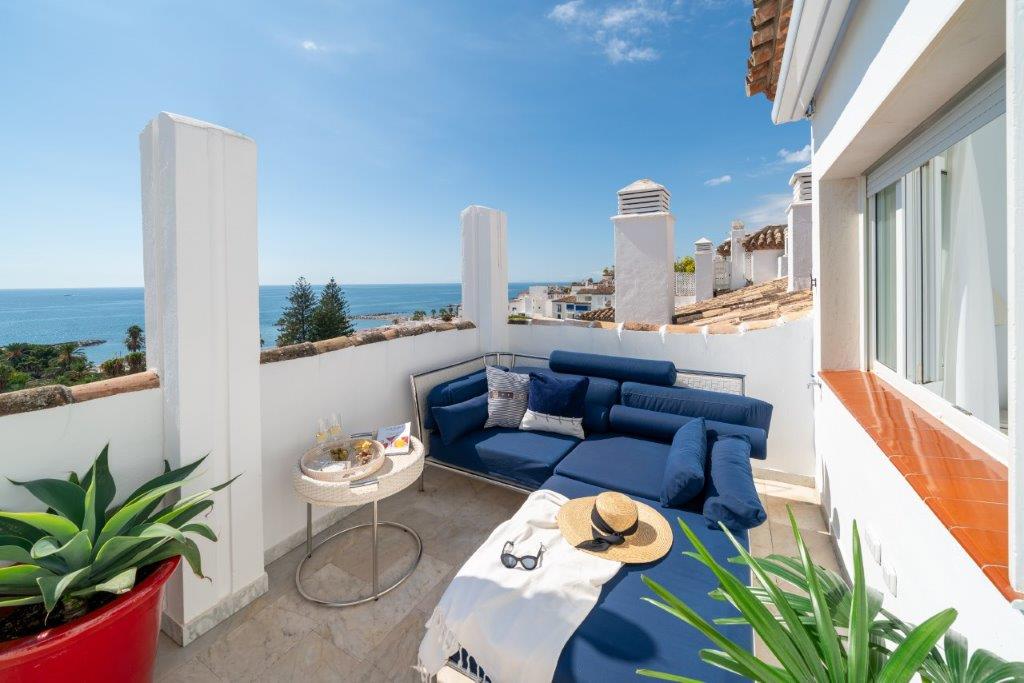 For Rent, Duplex Penthouse with Panoramic Sea views. Puerto Banus. Marbella.