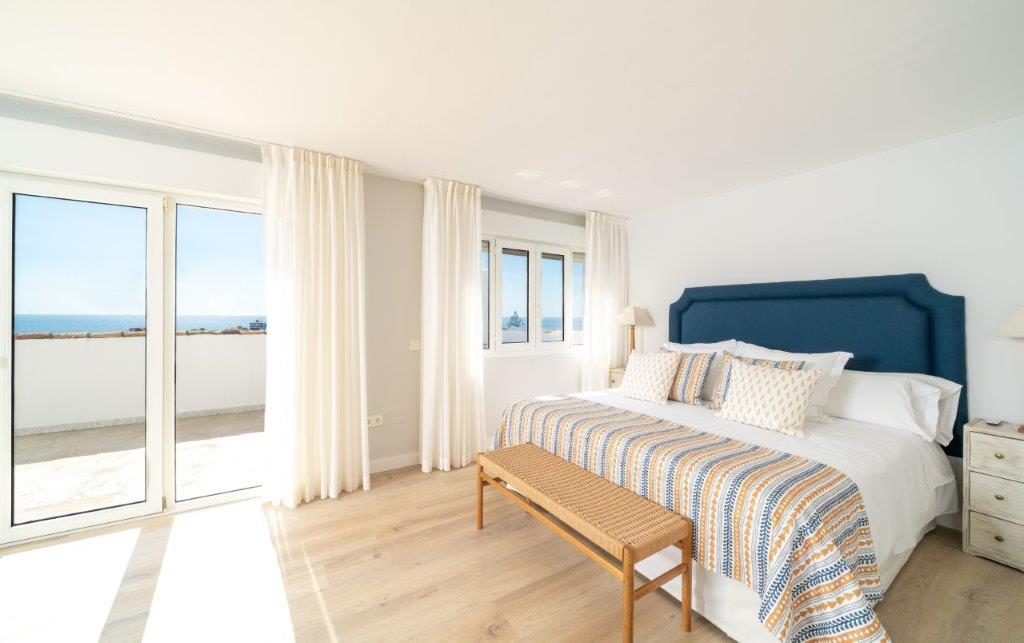 For Rent, Duplex Penthouse with Panoramic Sea views. Puerto Banus. Marbella.