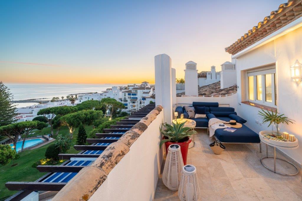 For Rent, Duplex Penthouse with Panoramic Sea views. Puerto Banus. Marbella.