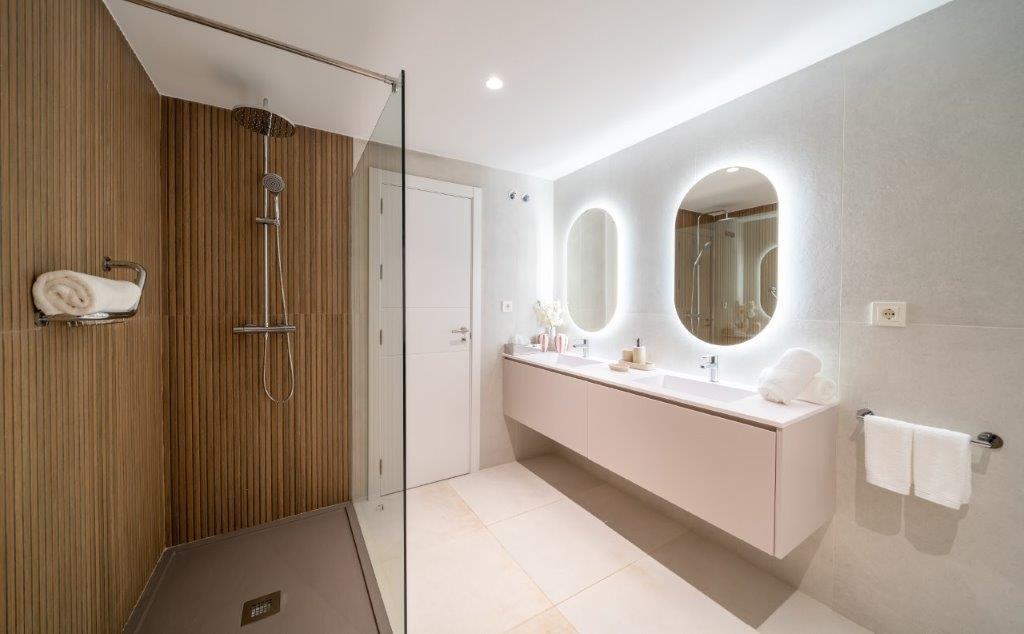 For Rent, Duplex Penthouse with Panoramic Sea views. Puerto Banus. Marbella.