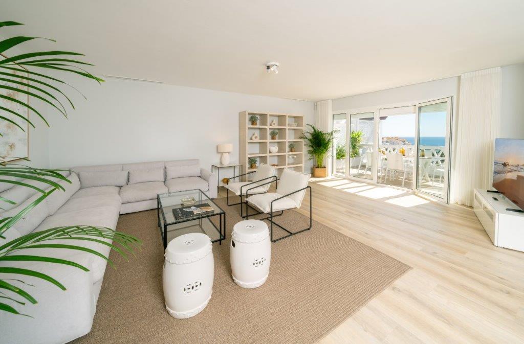 For Rent, Duplex Penthouse with Panoramic Sea views. Puerto Banus. Marbella.