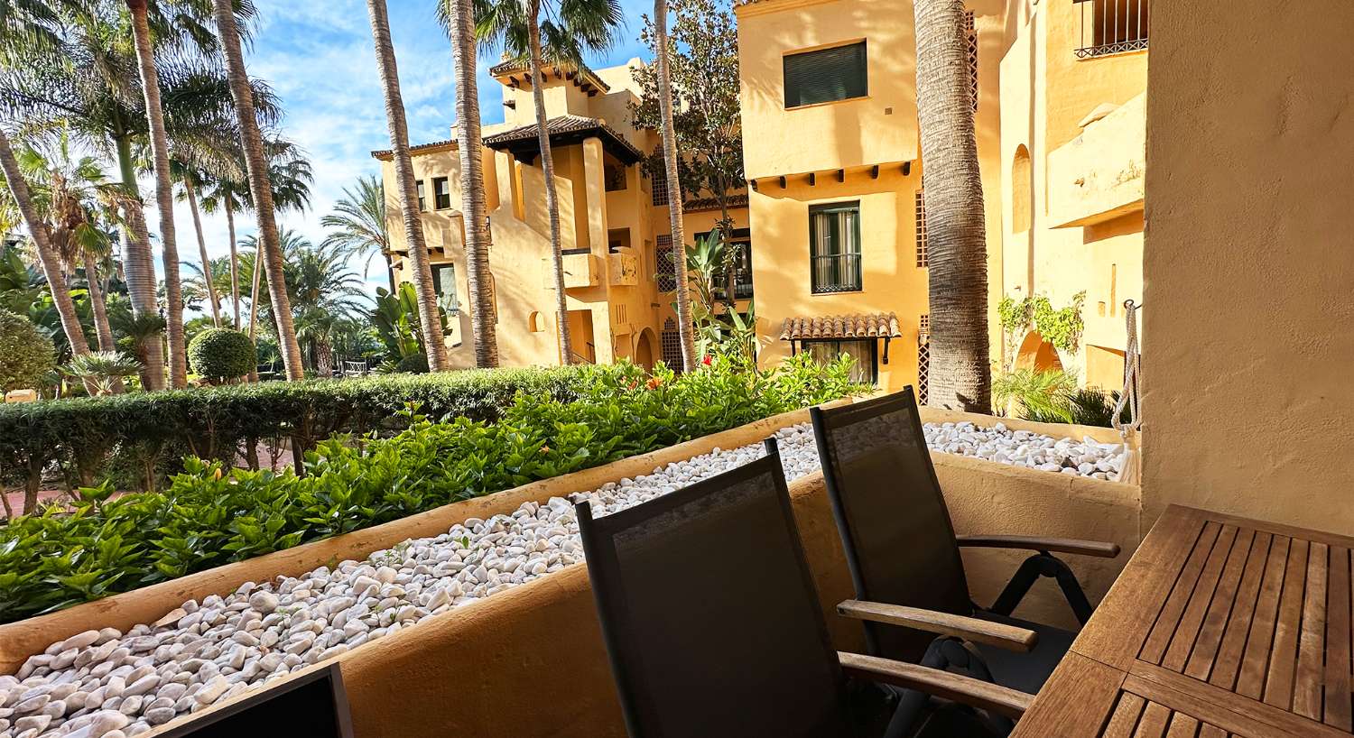 For sale. 3-bedroom apartment, in El Campanario, Estepona East.