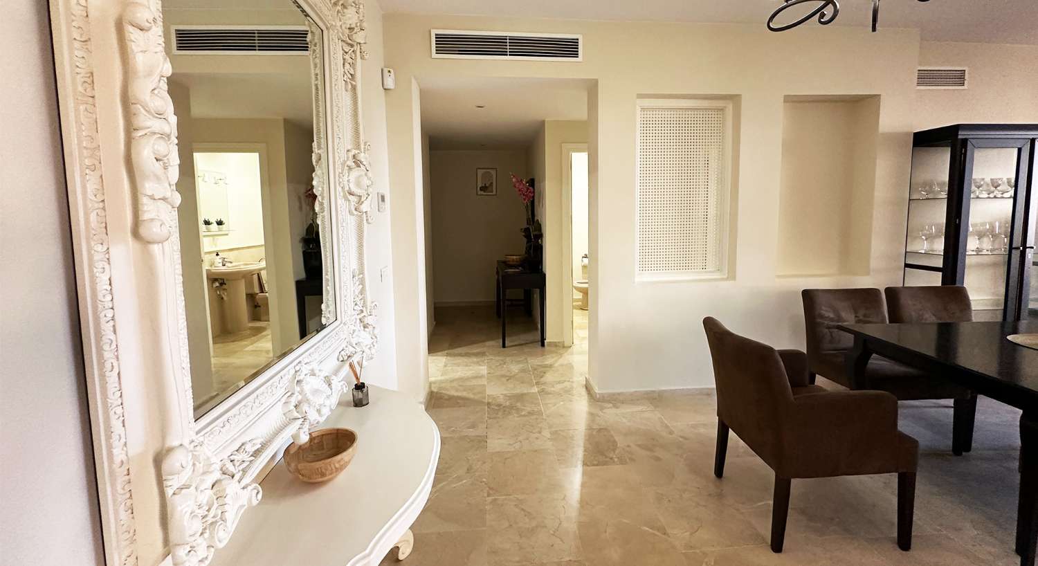 For sale. 3-bedroom apartment, in El Campanario, Estepona East.