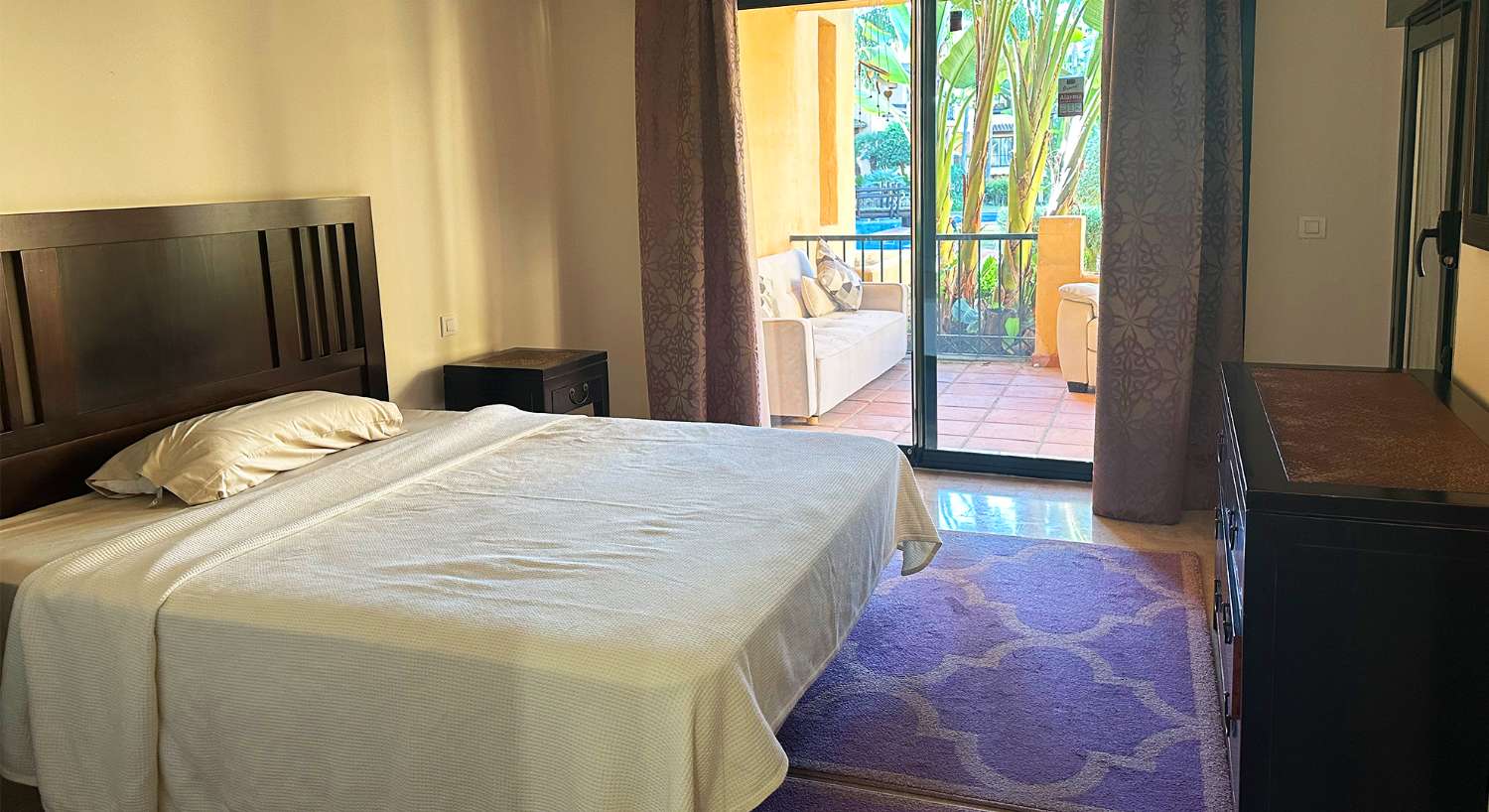 For sale. 3-bedroom apartment, in El Campanario, Estepona East.