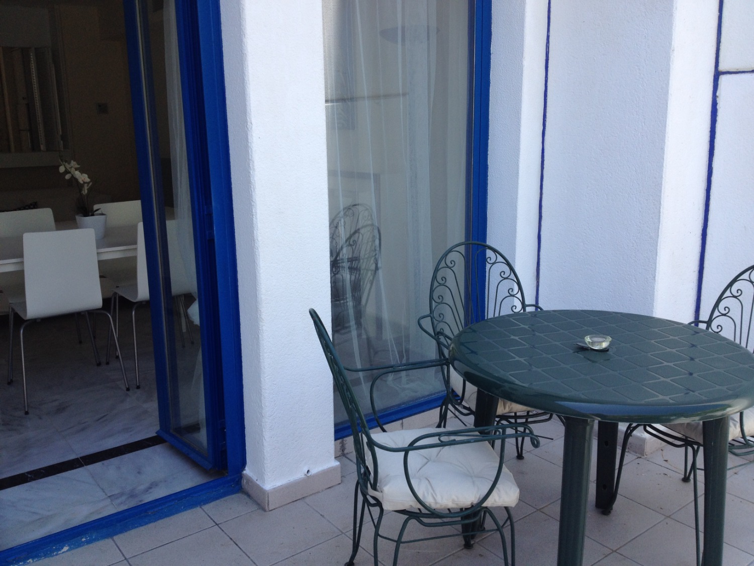 Alquilar. Dúplex de 2 dormitorios. A 1 minuto andando de la playa. Marbella.