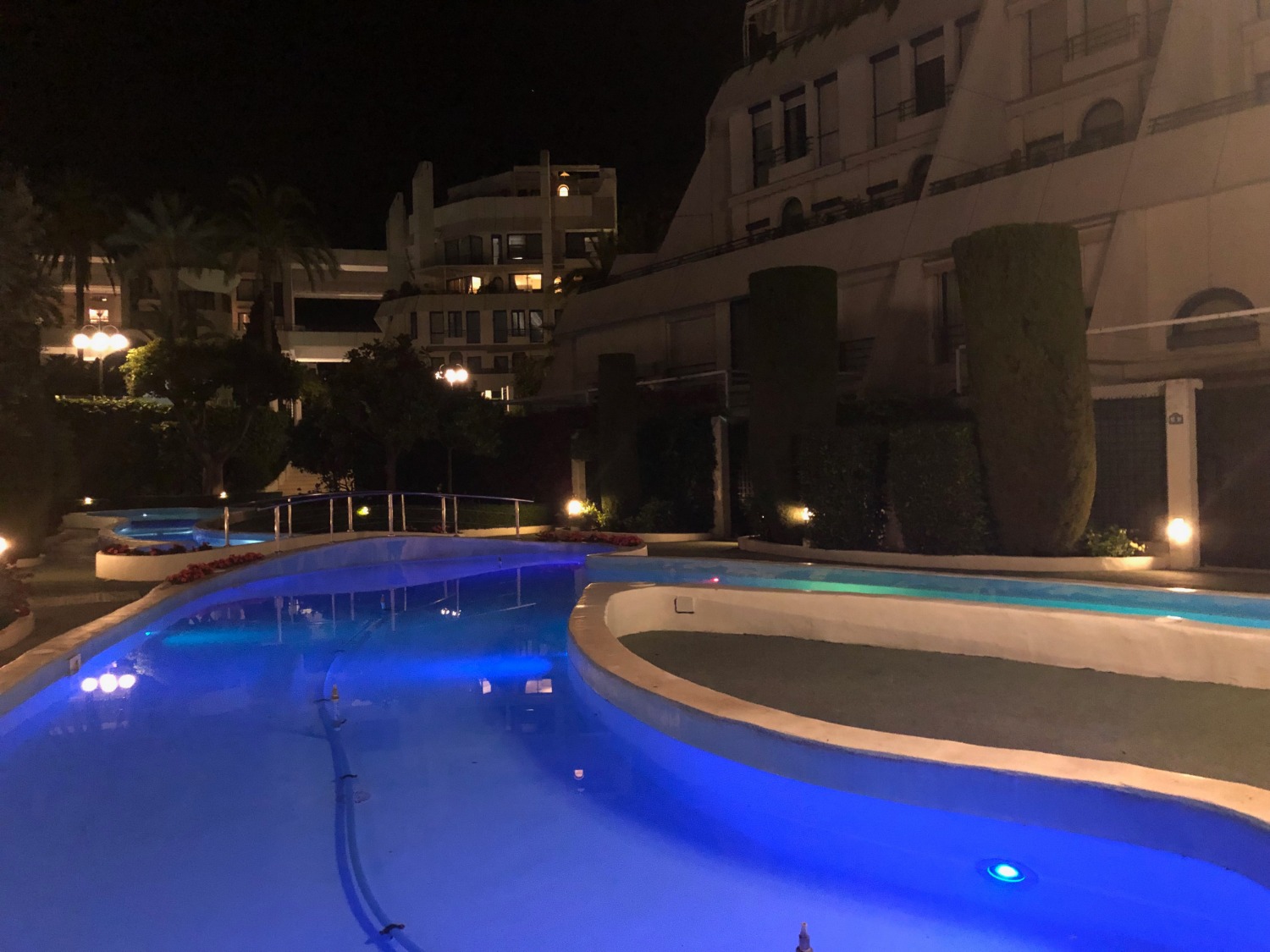 Alquilar. Dúplex de 2 dormitorios. A 1 minuto andando de la playa. Marbella.