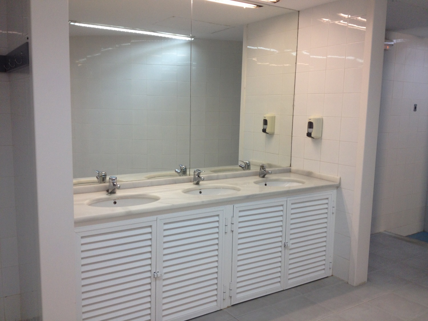 Alquilar. Dúplex de 2 dormitorios. A 1 minuto andando de la playa. Marbella.