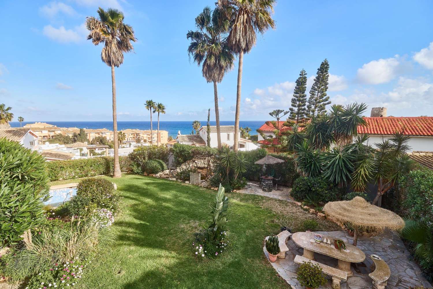 Na sprzedaż. Willa na jednym poziomie z 4 sypialniami i prywatnym basenem. Mijas.