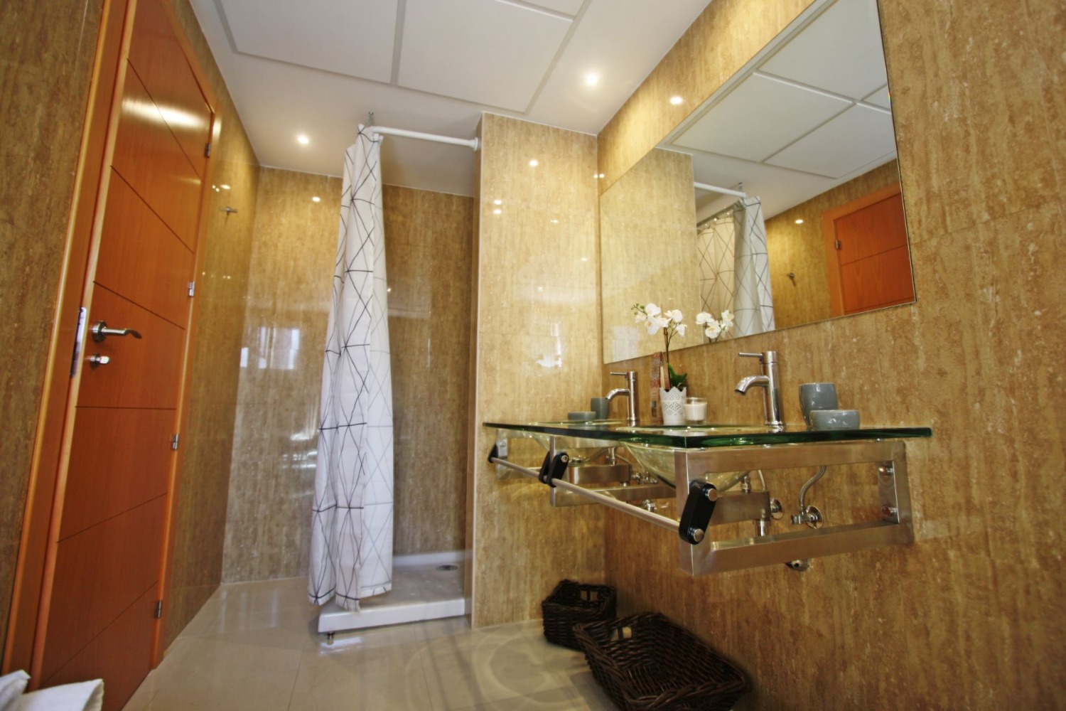 3 makuu huoneen duplex, erinomaisessa ylellisessä yhteisössä