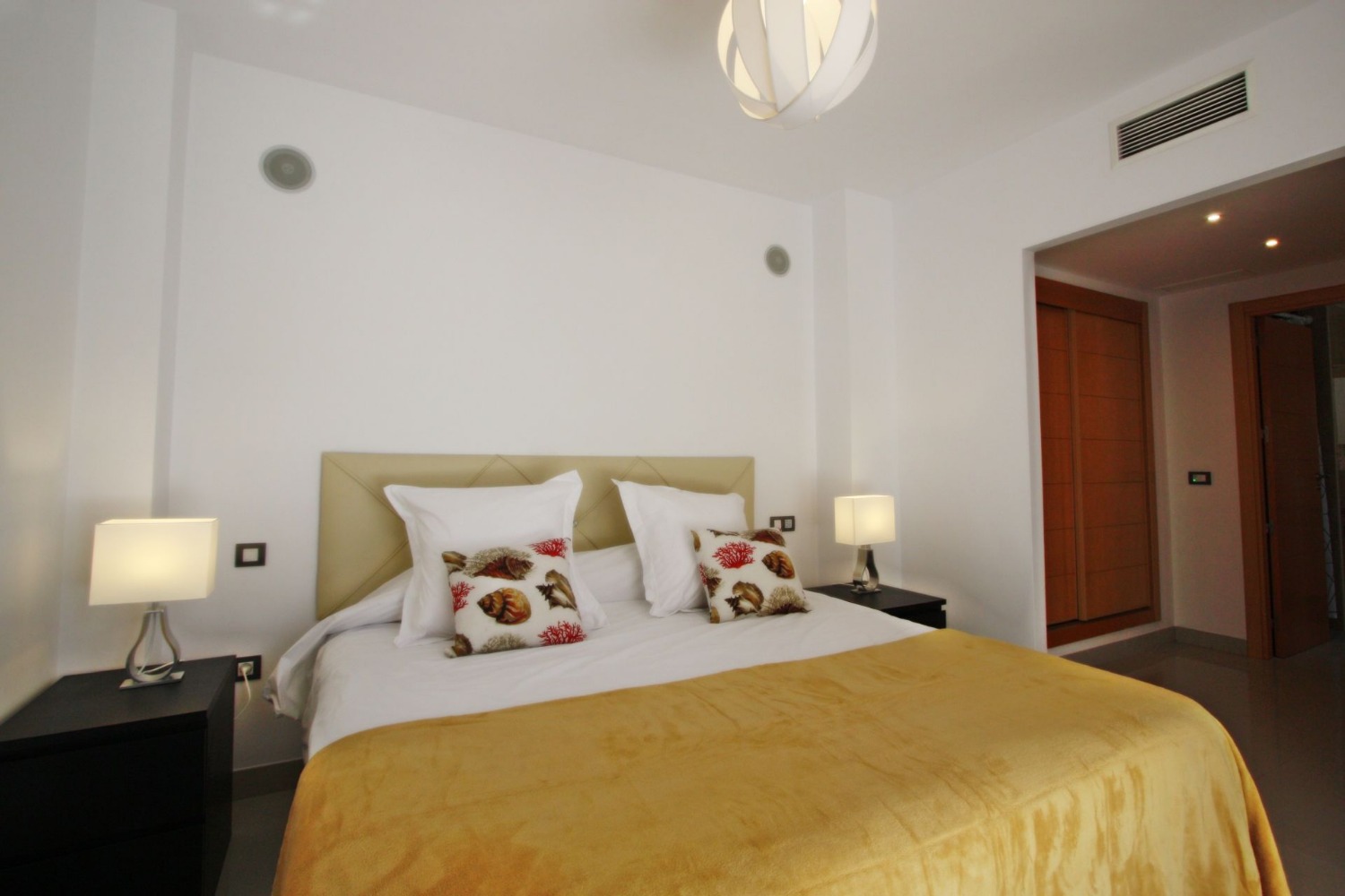 3 makuu huoneen duplex, erinomaisessa ylellisessä yhteisössä