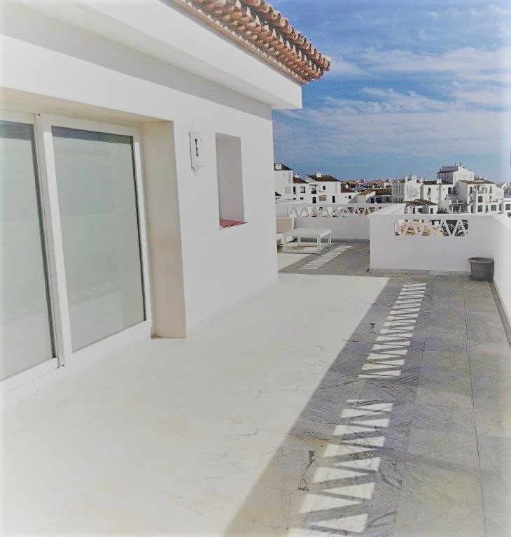 Large penthouse, with large terrace and wonderful views over Puerto Banus and to the distance some views to the sea.