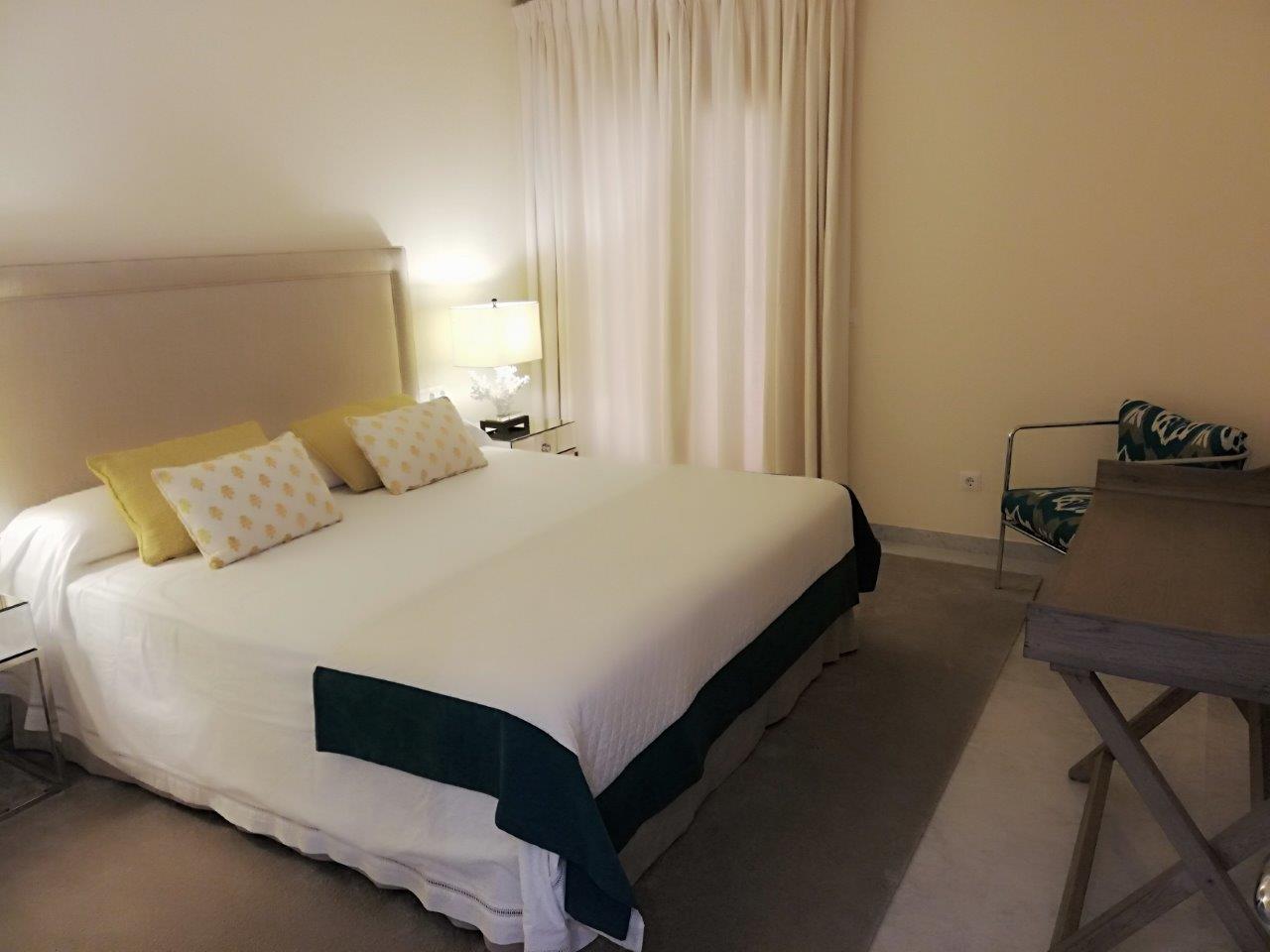 Large penthouse, with large terrace and wonderful views over Puerto Banus and to the distance some views to the sea.