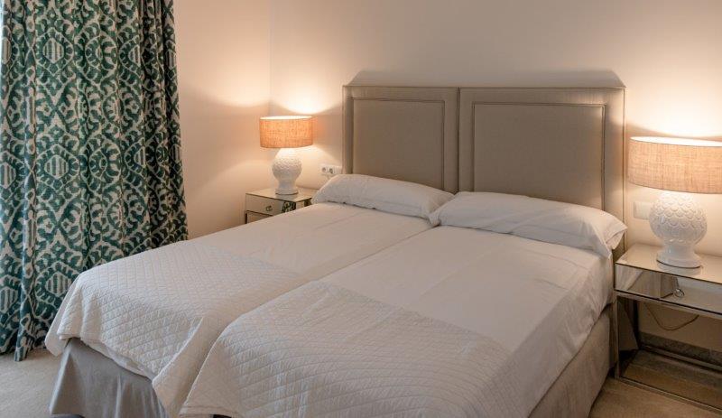 Large penthouse, with large terrace and wonderful views over Puerto Banus and to the distance some views to the sea.