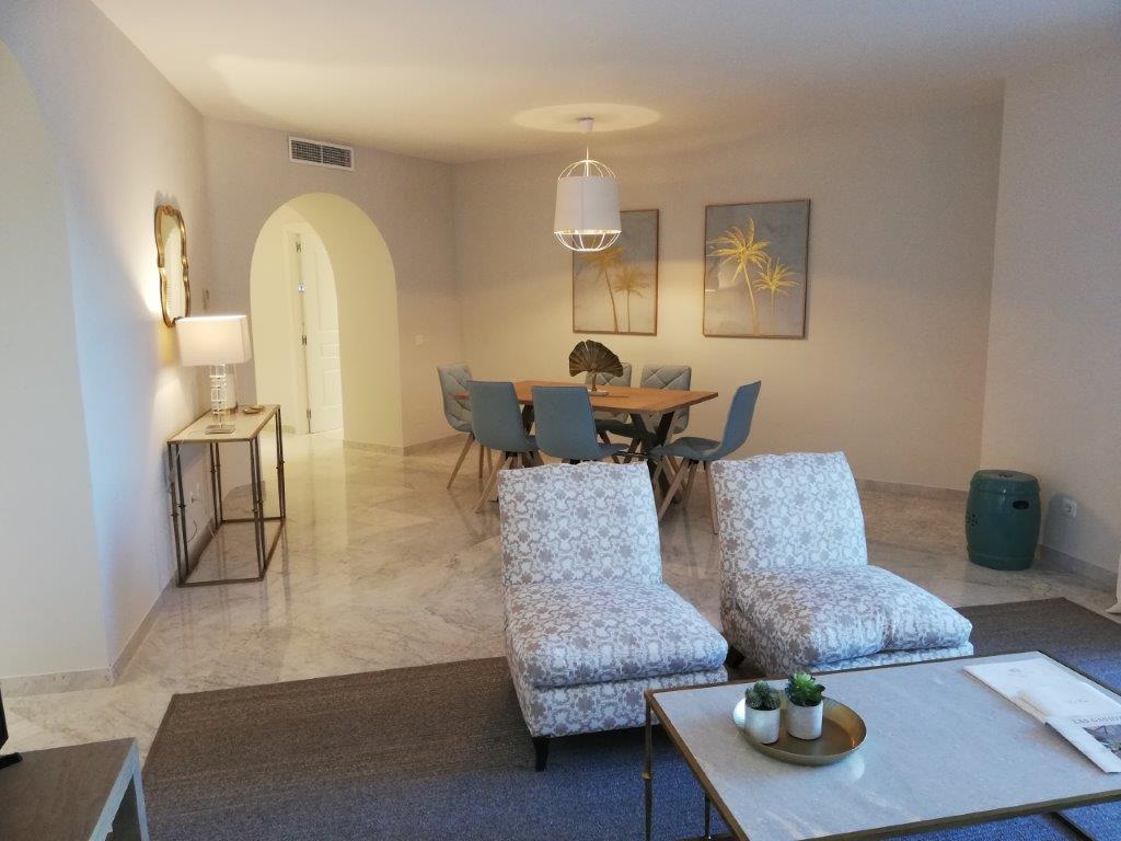 Wonderful fourth floor apartment of 148 m2 useful, facing south. Puerto Banus