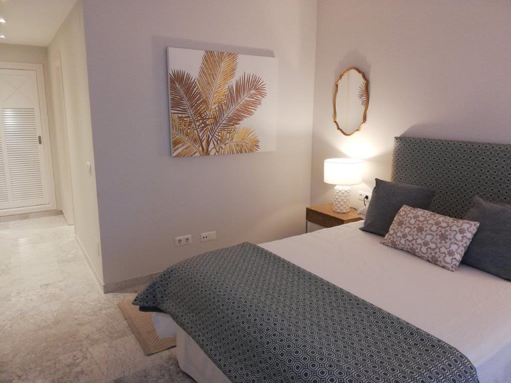 Wonderful fourth floor apartment of 148 m2 useful, facing south. Puerto Banus