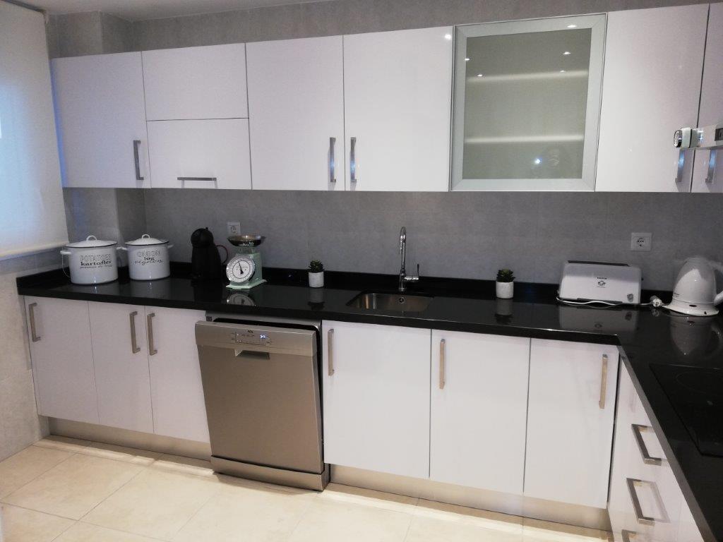 Wonderful fourth floor apartment of 148 m2 useful, facing south. Puerto Banus