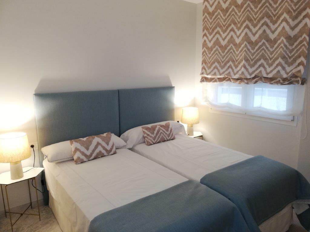 Wonderful fourth floor apartment of 148 m2 useful, facing south. Puerto Banus