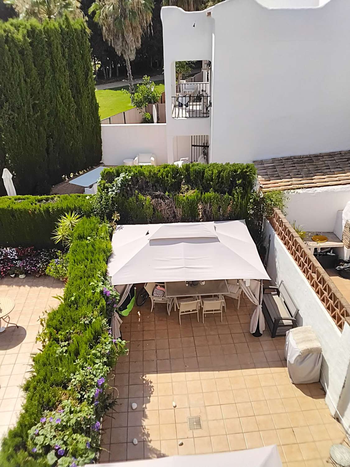 Na prodej středomořský dvojdom, s 5 ložnicemi v Bel-Air, Cancelada. Estepona.