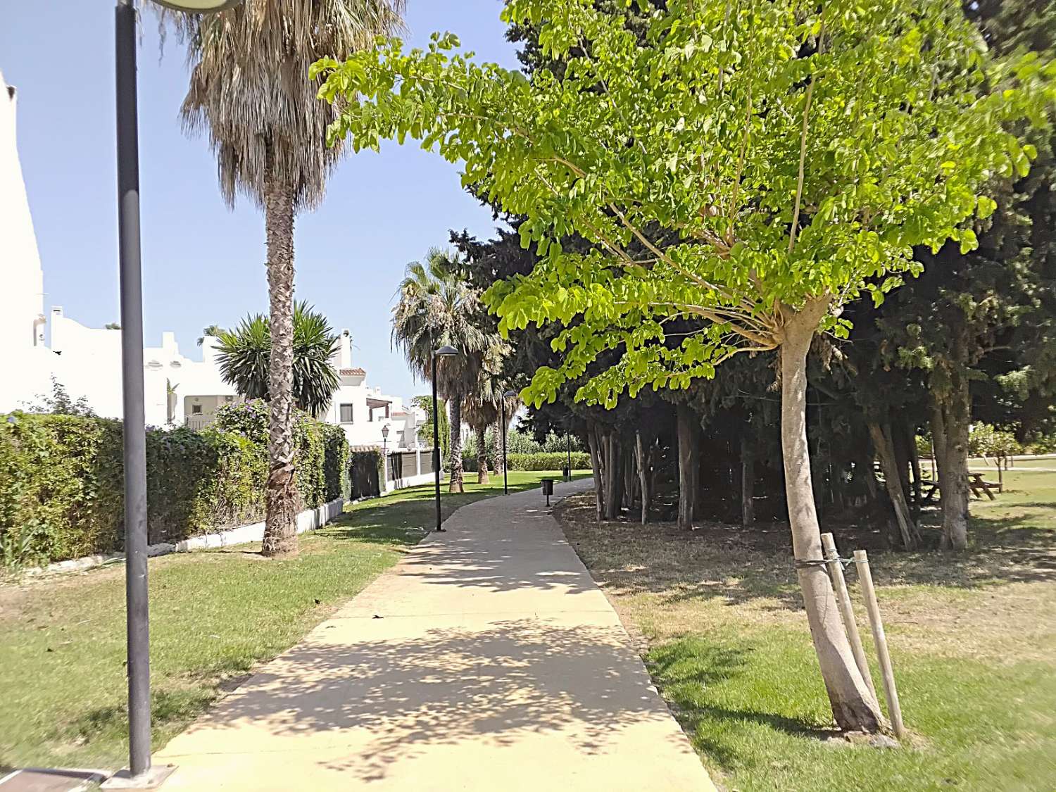 Na prodej středomořský dvojdom, s 5 ložnicemi v Bel-Air, Cancelada. Estepona.