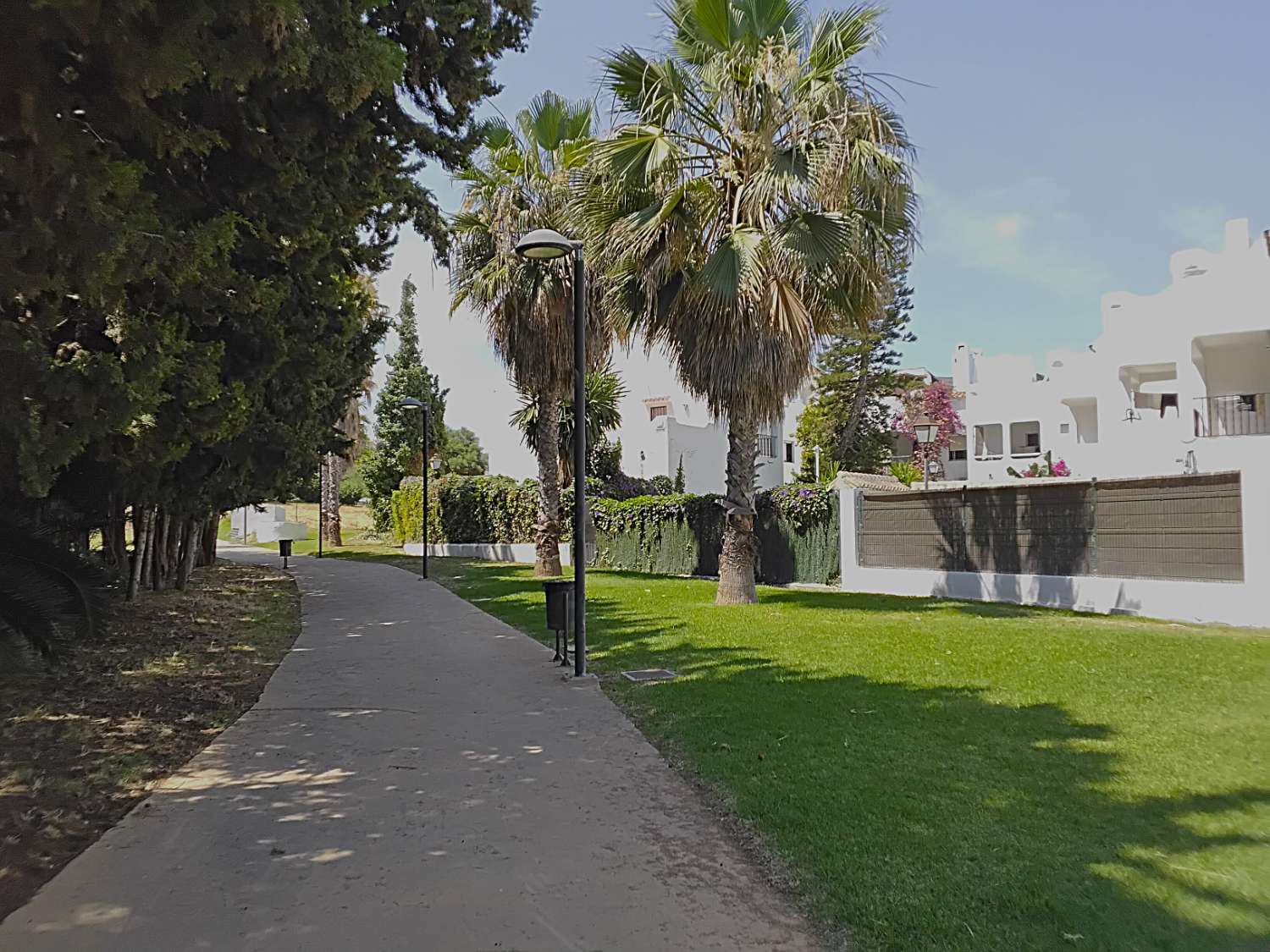 Na prodej středomořský dvojdom, s 5 ložnicemi v Bel-Air, Cancelada. Estepona.