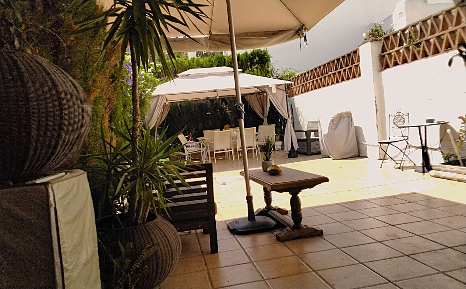 Na prodej středomořský dvojdom, s 5 ložnicemi v Bel-Air, Cancelada. Estepona.
