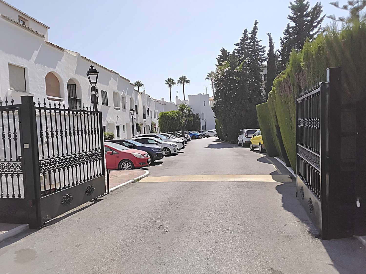 Na prodej středomořský dvojdom, s 5 ložnicemi v Bel-Air, Cancelada. Estepona.