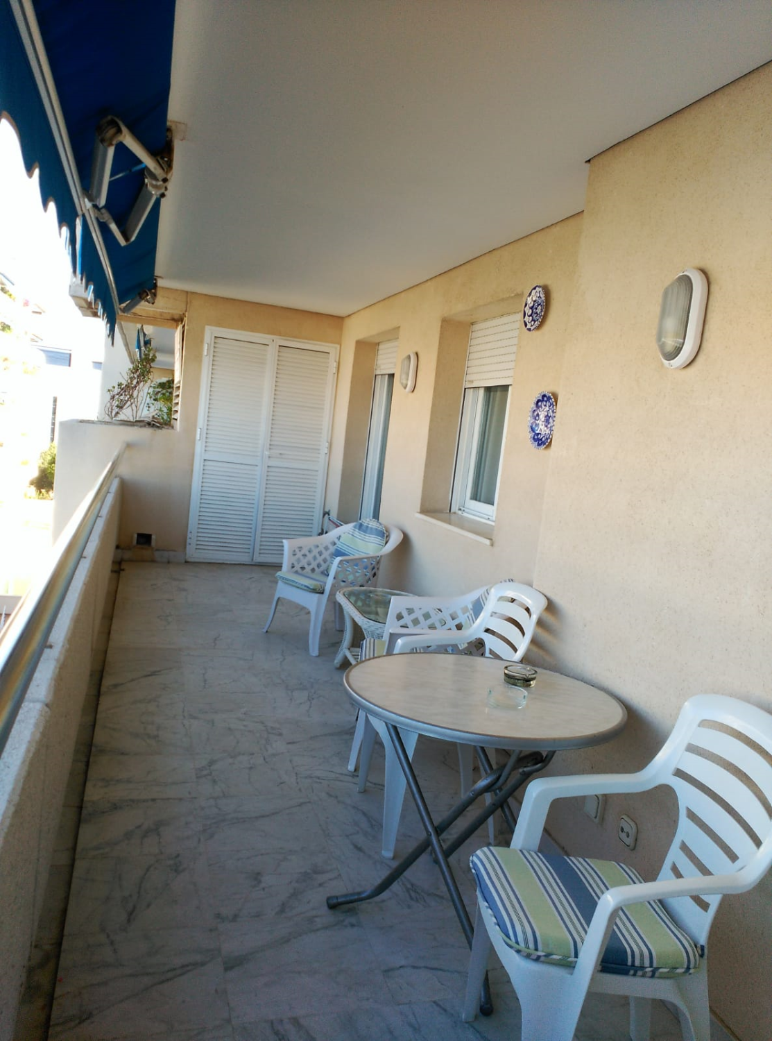 Steps from the beach and all kinds of services and entertainment. Fifth floor 2 bedrooms. Puerto Banus