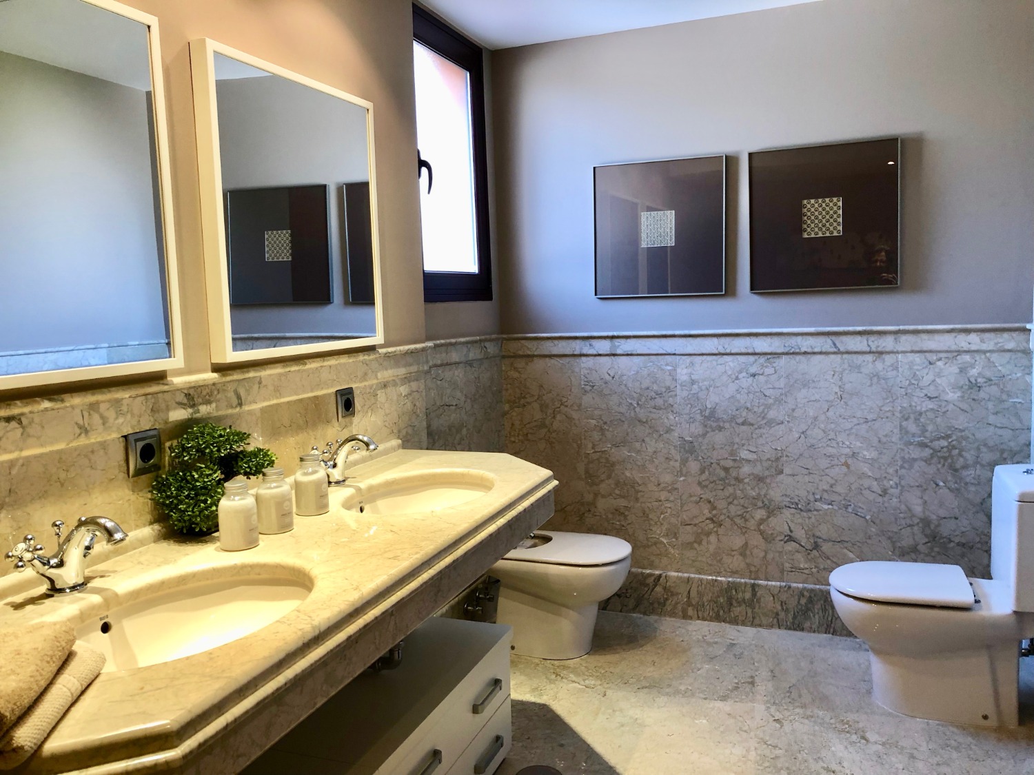 Completamente arredato e arredato, prima linea della spiaggia. Complesso di lusso. Marbella.