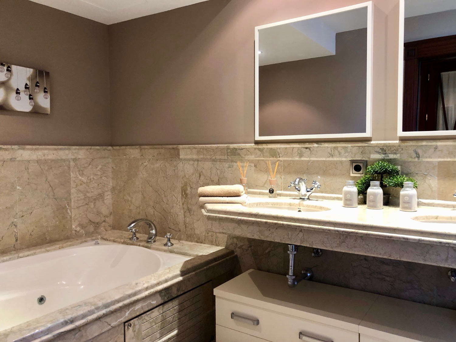 Completamente arredato e arredato, prima linea della spiaggia. Complesso di lusso. Marbella.