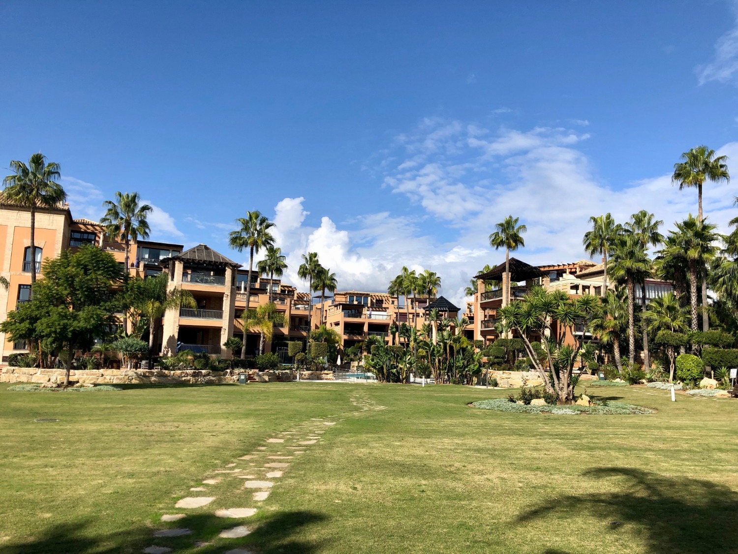 Completamente arredato e arredato, prima linea della spiaggia. Complesso di lusso. Marbella.