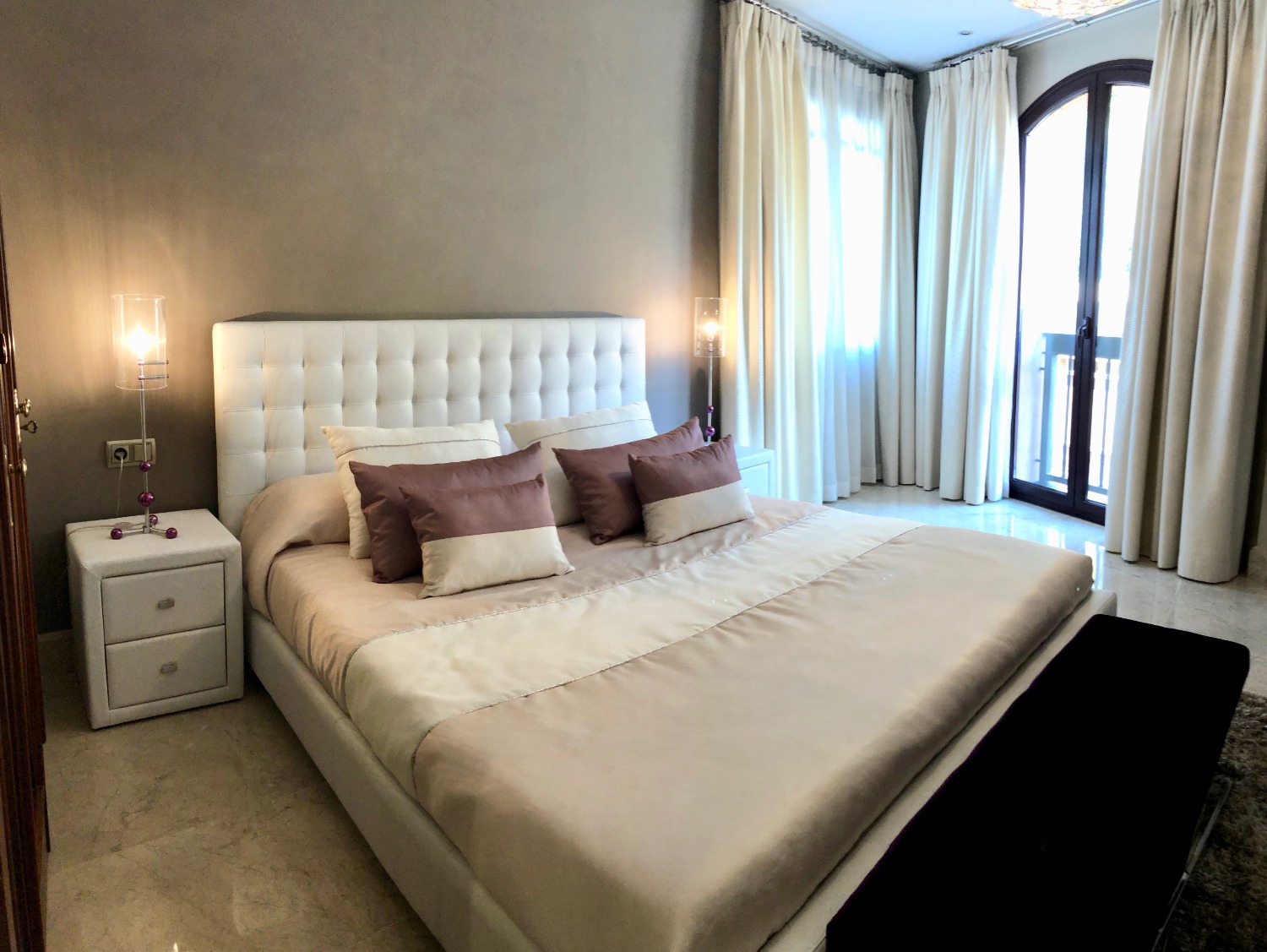 Completamente arredato e arredato, prima linea della spiaggia. Complesso di lusso. Marbella.