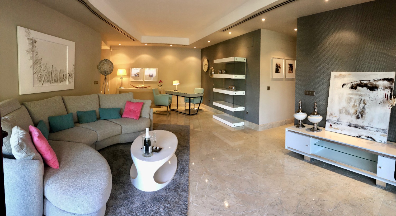 Completamente arredato e arredato, prima linea della spiaggia. Complesso di lusso. Marbella.