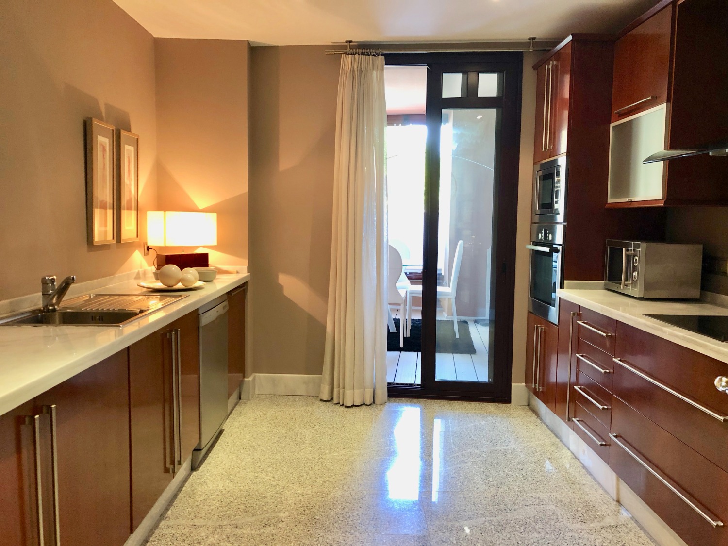 Completamente arredato e arredato, prima linea della spiaggia. Complesso di lusso. Marbella.