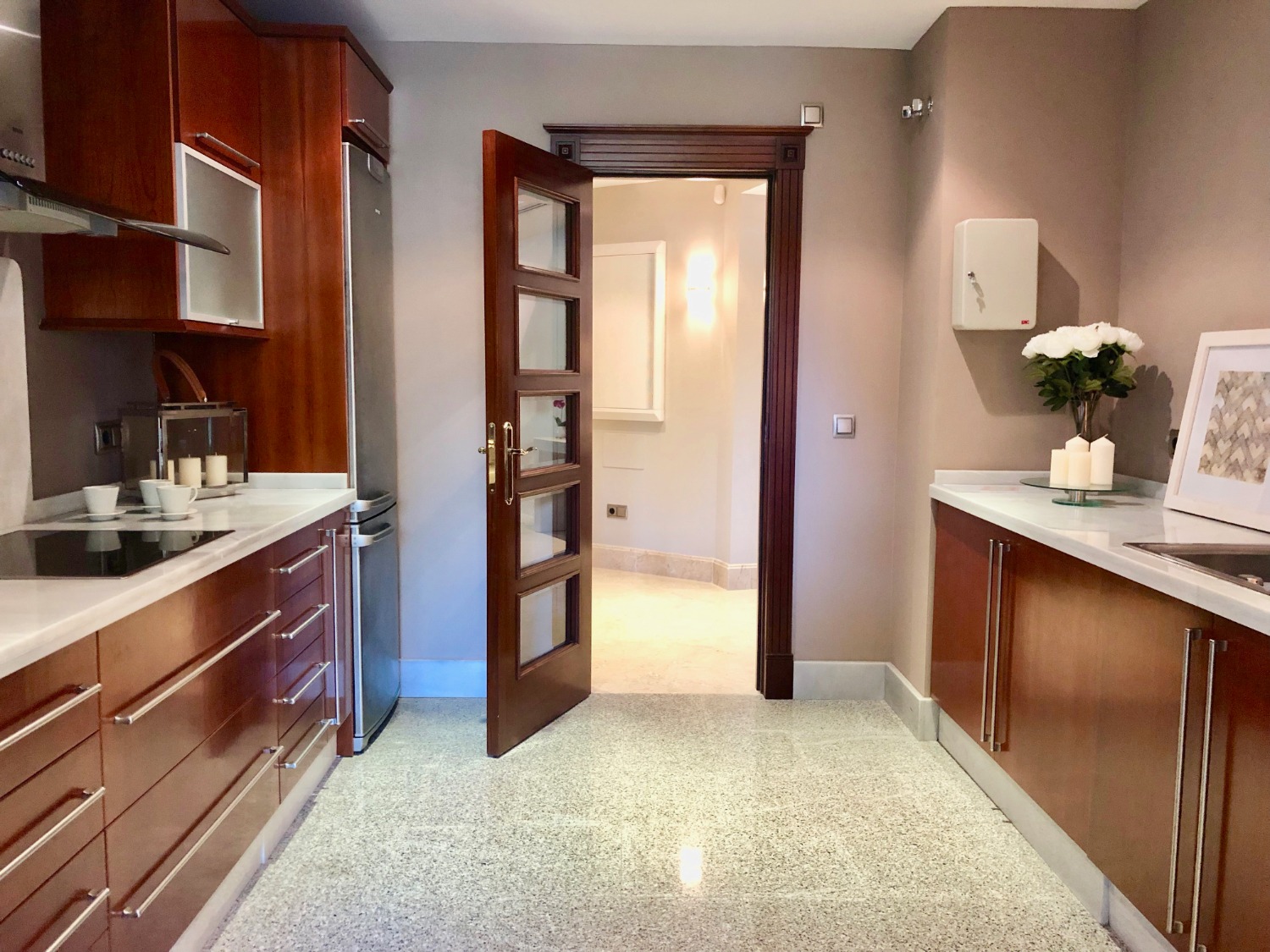 Completamente arredato e arredato, prima linea della spiaggia. Complesso di lusso. Marbella.