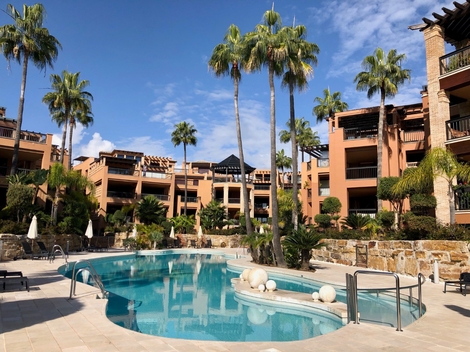 Completamente arredato e arredato, prima linea della spiaggia. Complesso di lusso. Marbella.