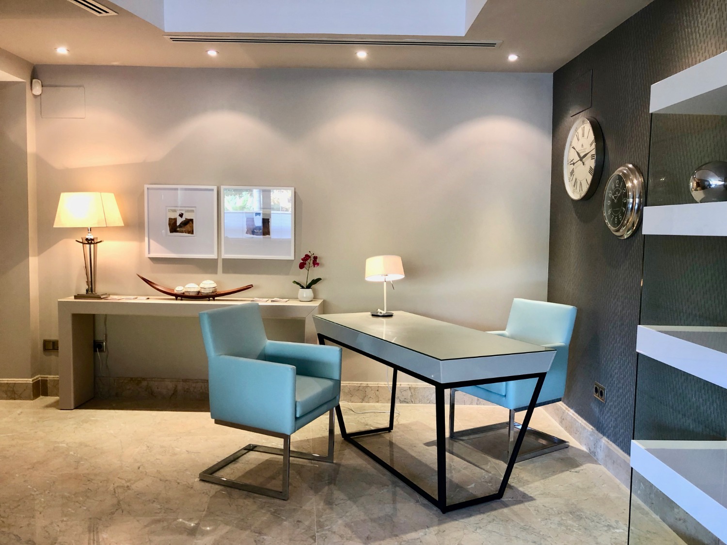 Completamente arredato e arredato, prima linea della spiaggia. Complesso di lusso. Marbella.