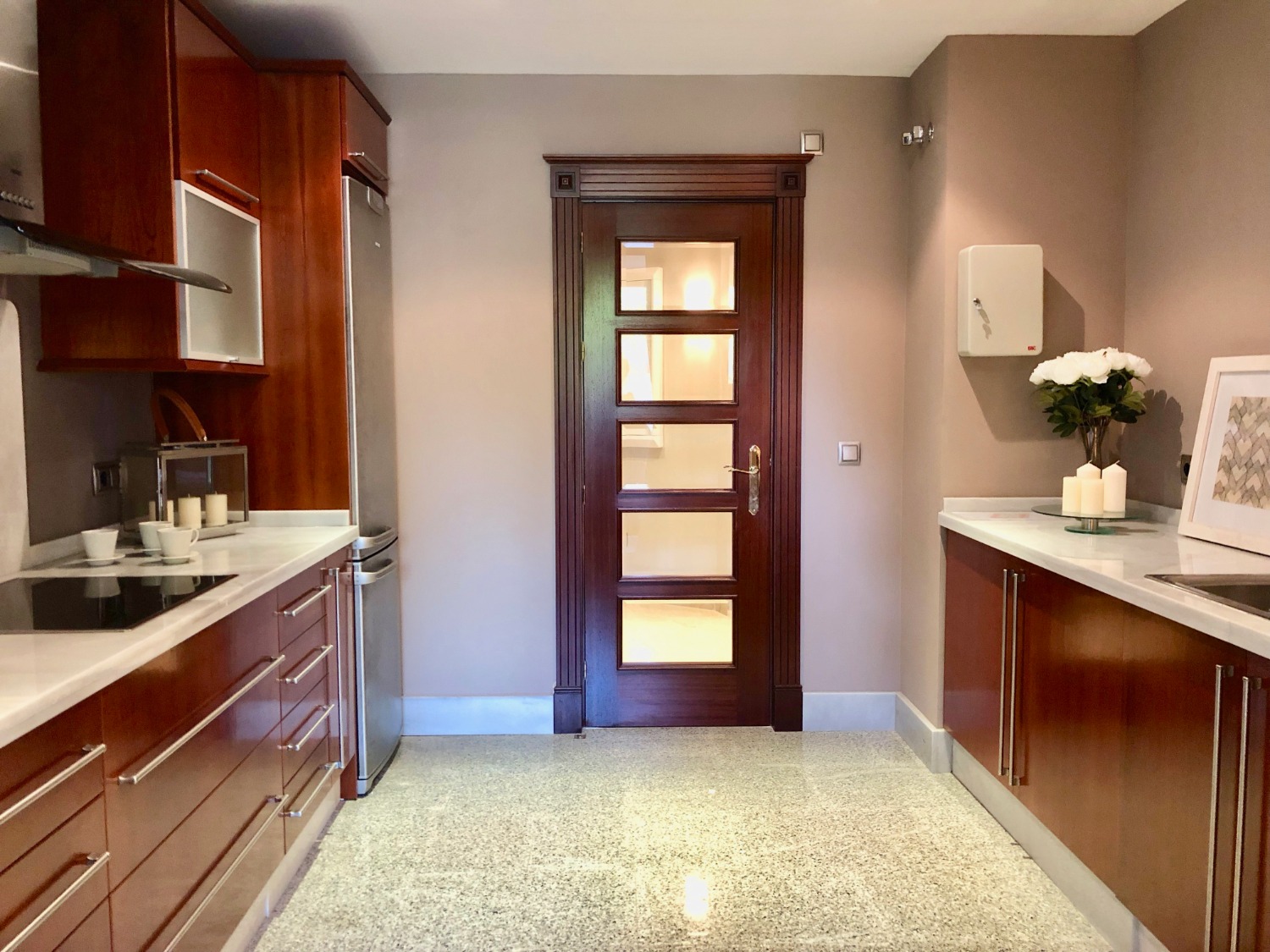 Completamente arredato e arredato, prima linea della spiaggia. Complesso di lusso. Marbella.