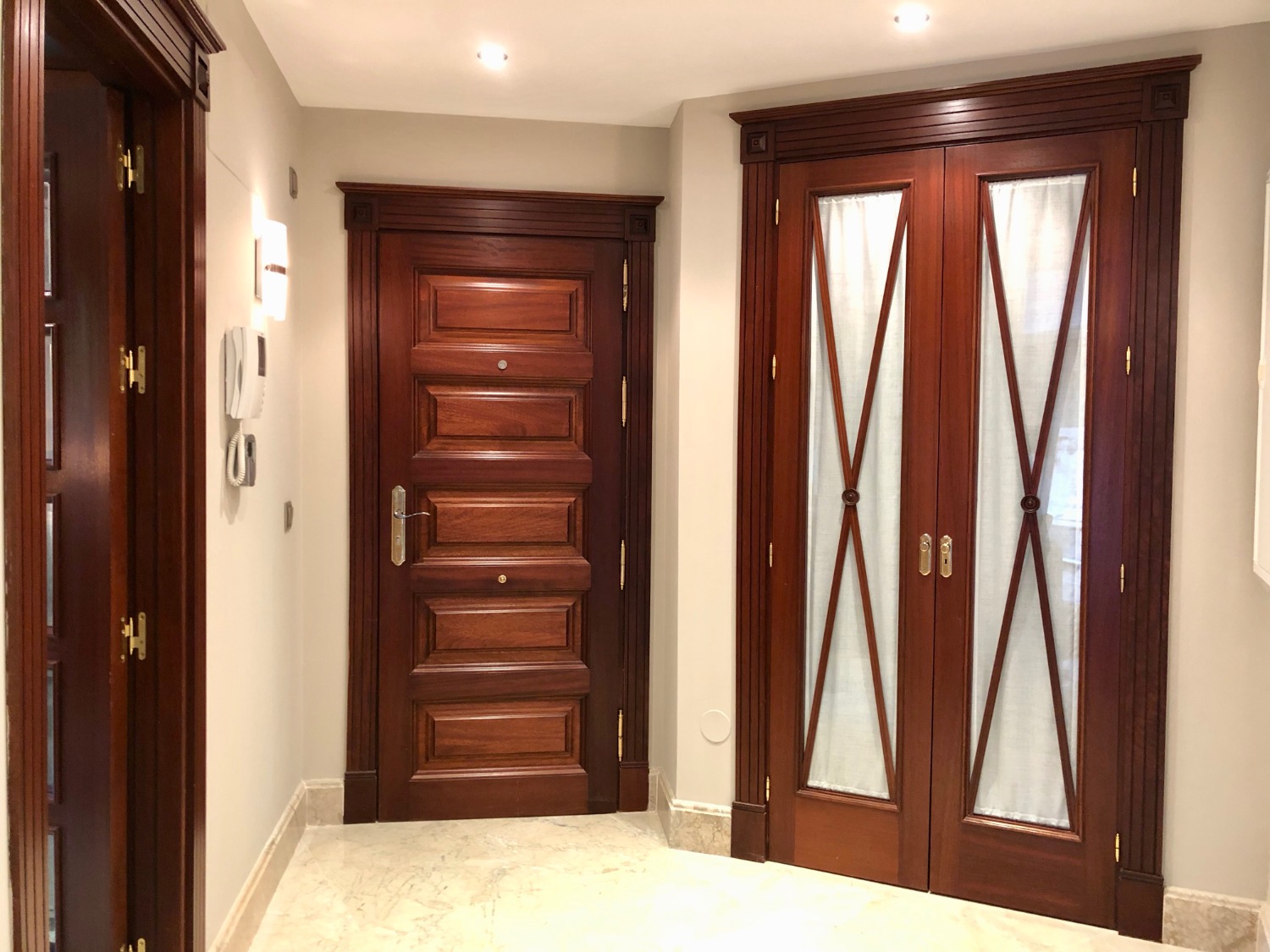 Completamente arredato e arredato, prima linea della spiaggia. Complesso di lusso. Marbella.