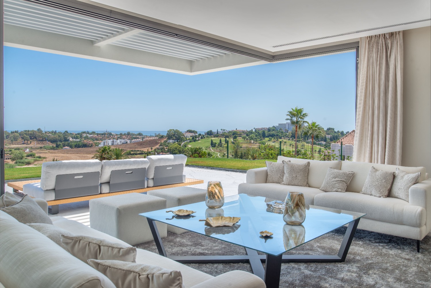 Independent access, Private pool and garden, 4 parking. Absolutely wonderful Penthouse. Benahavis.