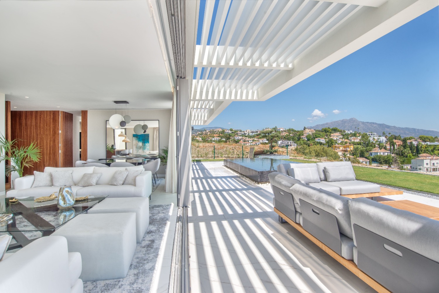 Independent access, Private pool and garden, 4 parking. Absolutely wonderful Penthouse. Benahavis.