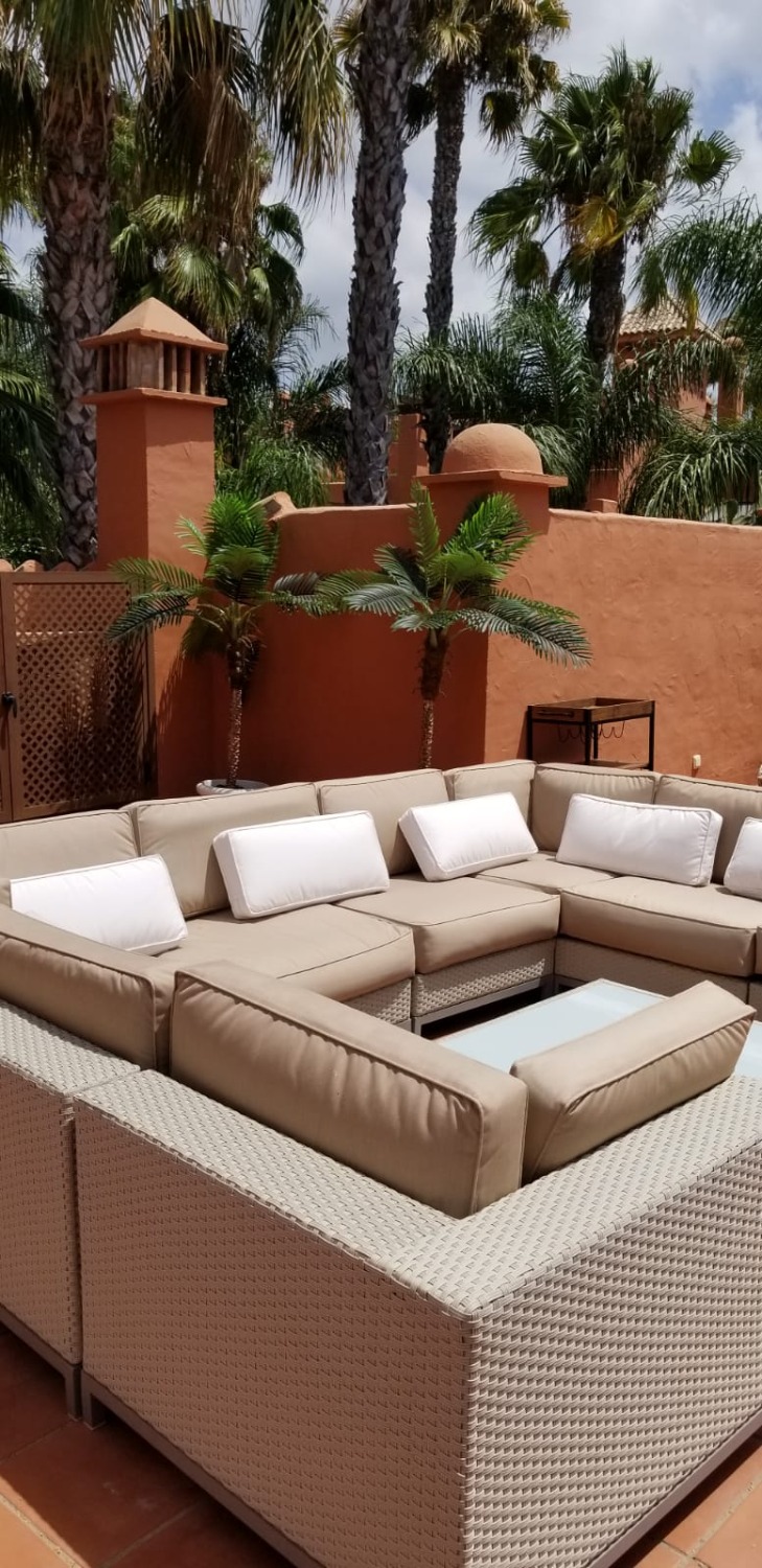 Fem parkeringspladser, elevator. Hus på Golden Mile, Marbella, med privat have, pejs og solarium med grill.