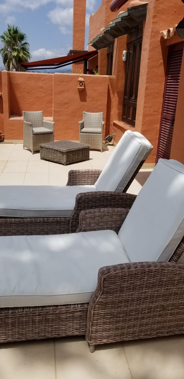 Fem parkeringspladser, elevator. Hus på Golden Mile, Marbella, med privat have, pejs og solarium med grill.