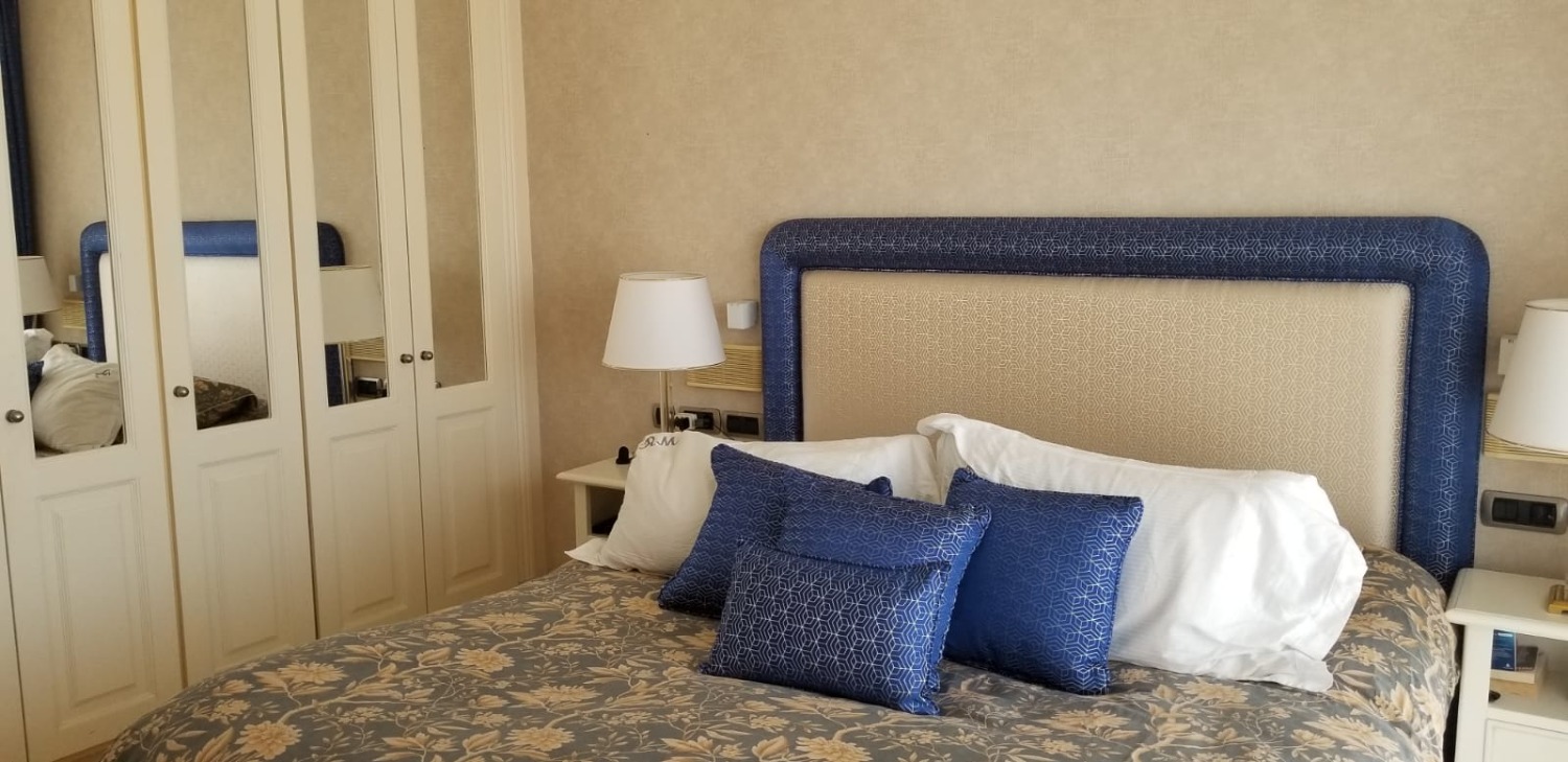 Fem parkeringspladser, elevator. Hus på Golden Mile, Marbella, med privat have, pejs og solarium med grill.