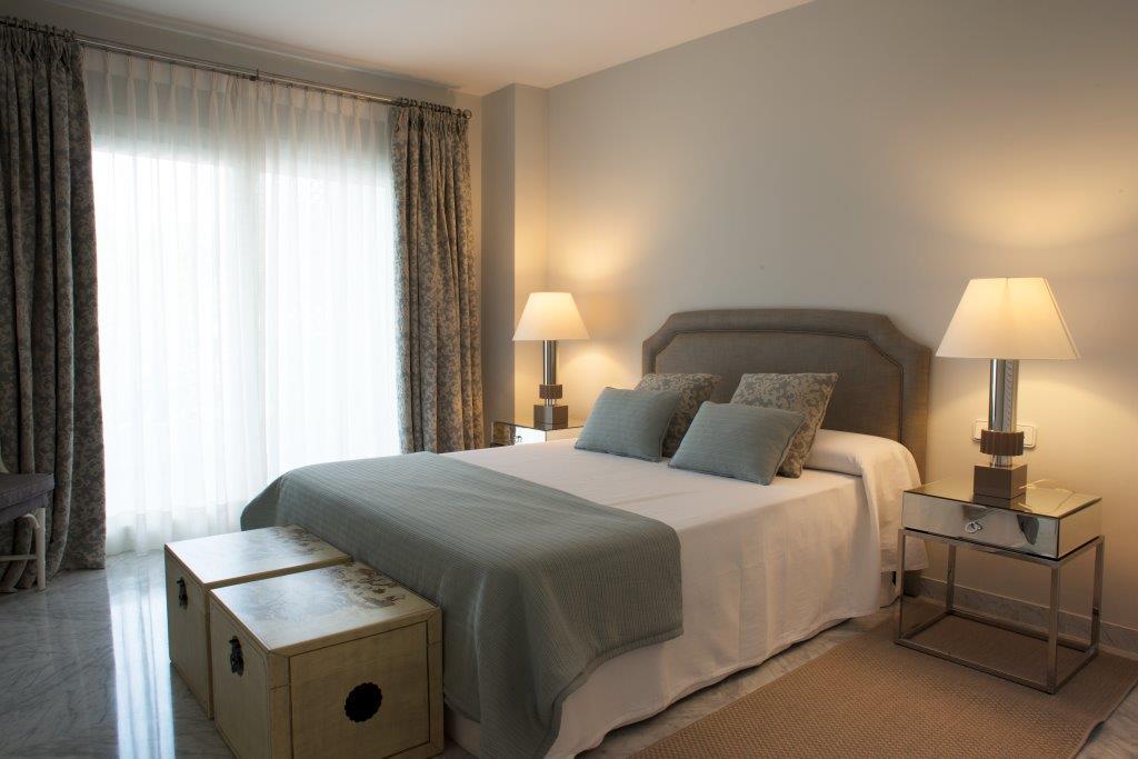 Three Bedrooms and 3 Bathrooms. Facing west overlooking the gardens, Access to the beach. Puerto Banus.