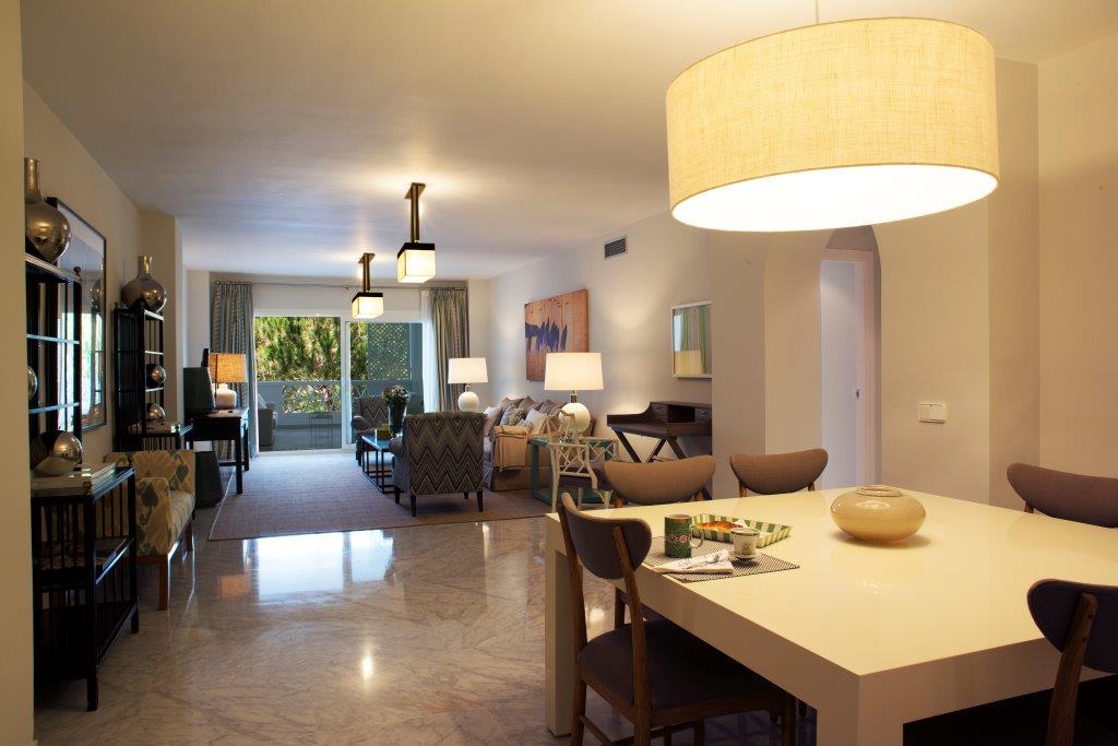 Three Bedrooms and 3 Bathrooms. Facing west overlooking the gardens, Access to the beach. Puerto Banus.