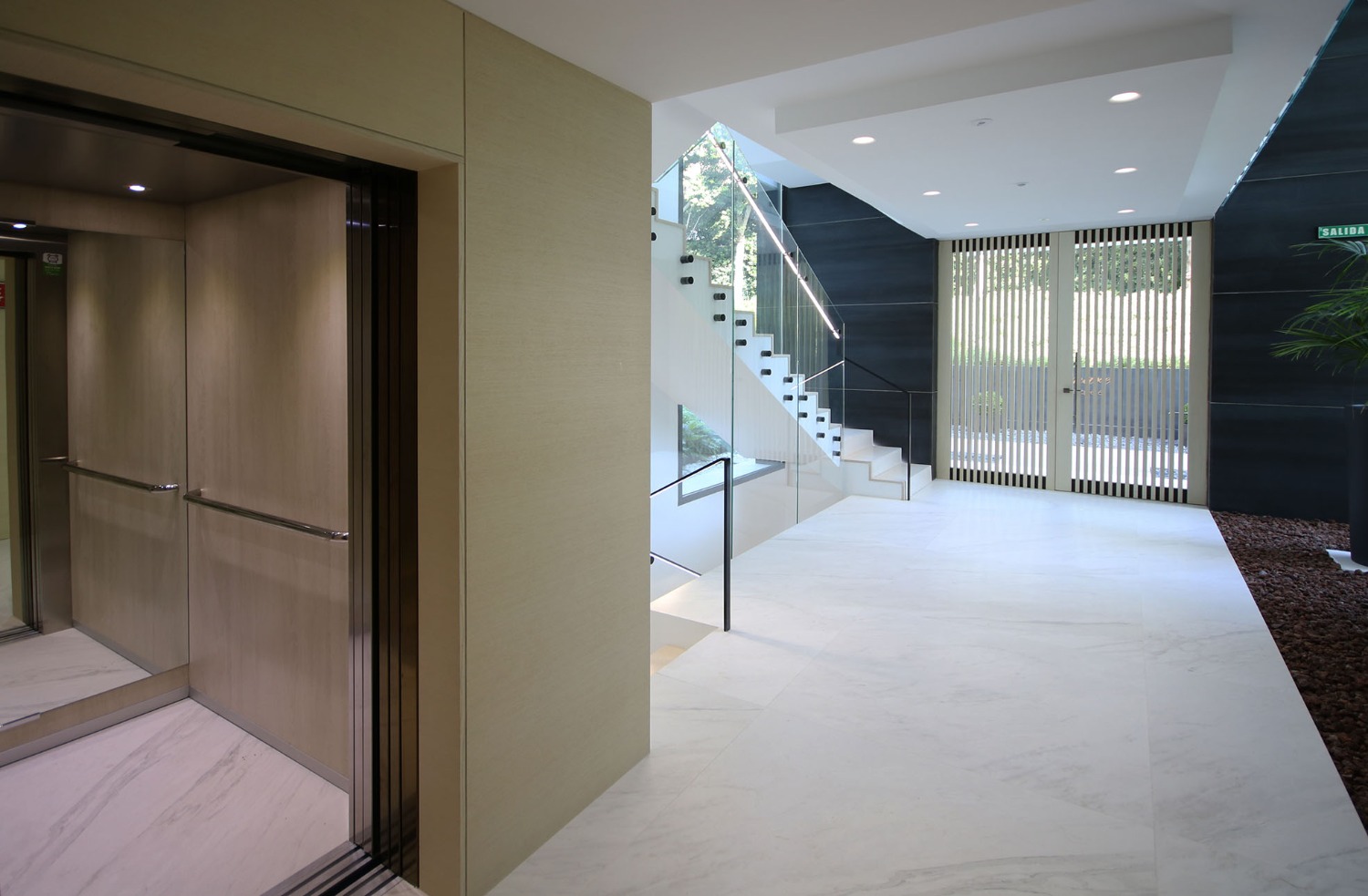 Первая лицензия на занятие на месте! На линии фронта Средиземного моря! Эстепона