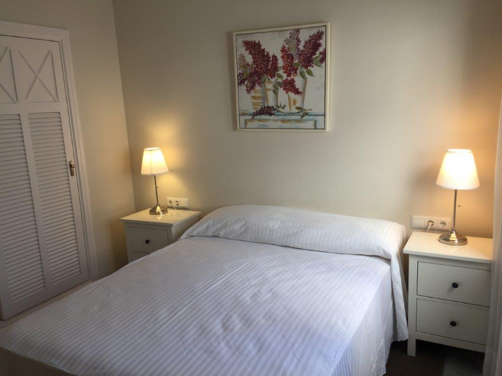 巴努斯港四楼从海滩几步之遥出租。3 间卧室和 3 间浴室。